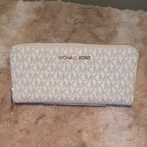 Michael Kors Beige Monogram Wallet NWOT
